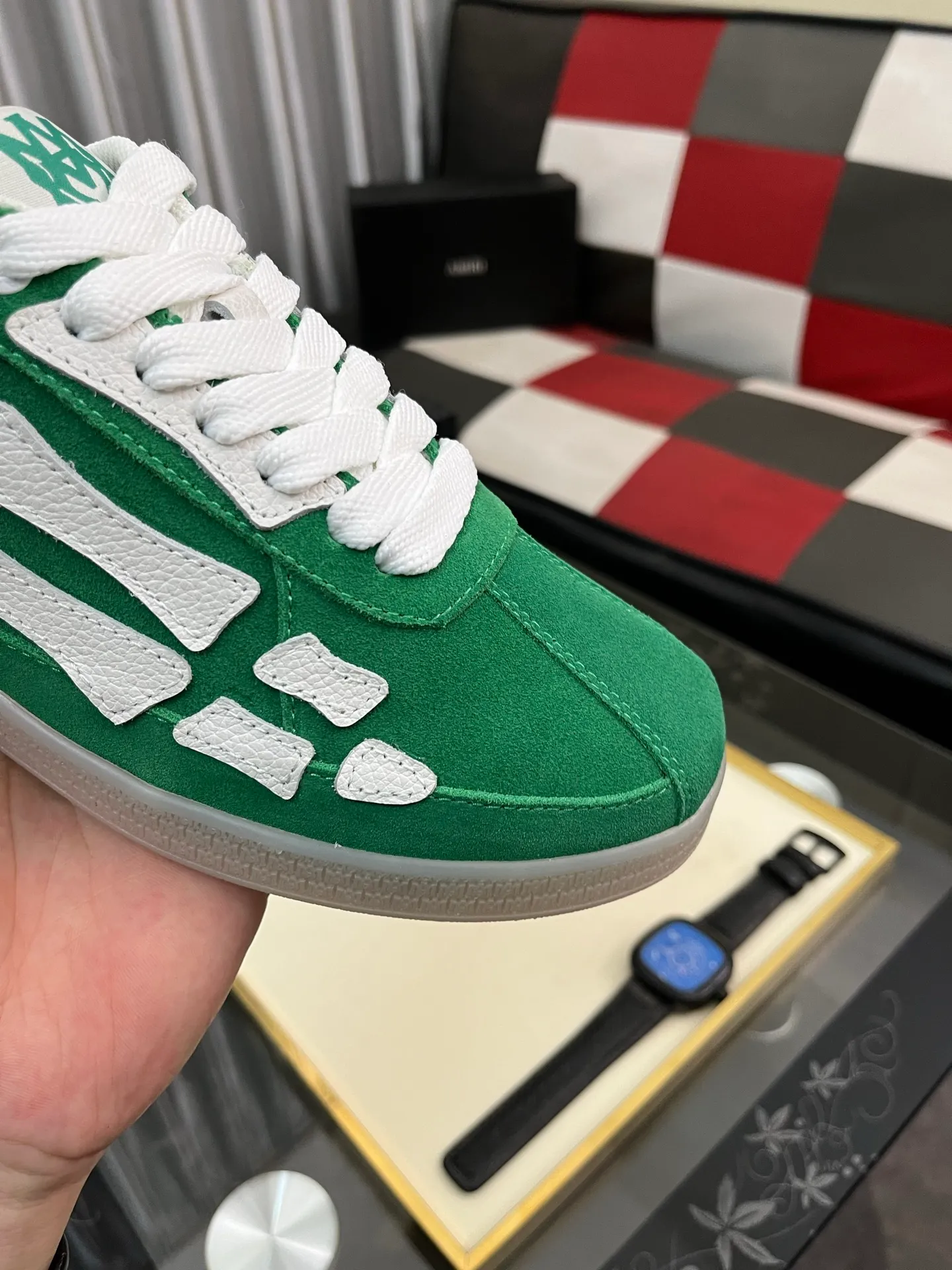 Men's shoes 💰420⌚️⌚️《AMIR*》New men's low-top casual sports sneakers bone shoes, another pair of irresistible bone shoes. Bone shoes are one of AMIRI's most popular items. They use first-layer cowhide uppers. The side bones are made of two cowhide laminations. They have a three-dimensional feel. The leather incisions are all oil-edged. Contrasting color design. Simple style. Fashionable sports. Customized metal LOGO nameplate to embellish shoelaces. Exclusive control of top version. Supports comparison. Breathable mesh lining Original rubber outsole A must-have item for daily leisure Suitable for various occasions Check it out if you are looking for high quality Super cool uppers Size: 38-445️⃣ Colors available